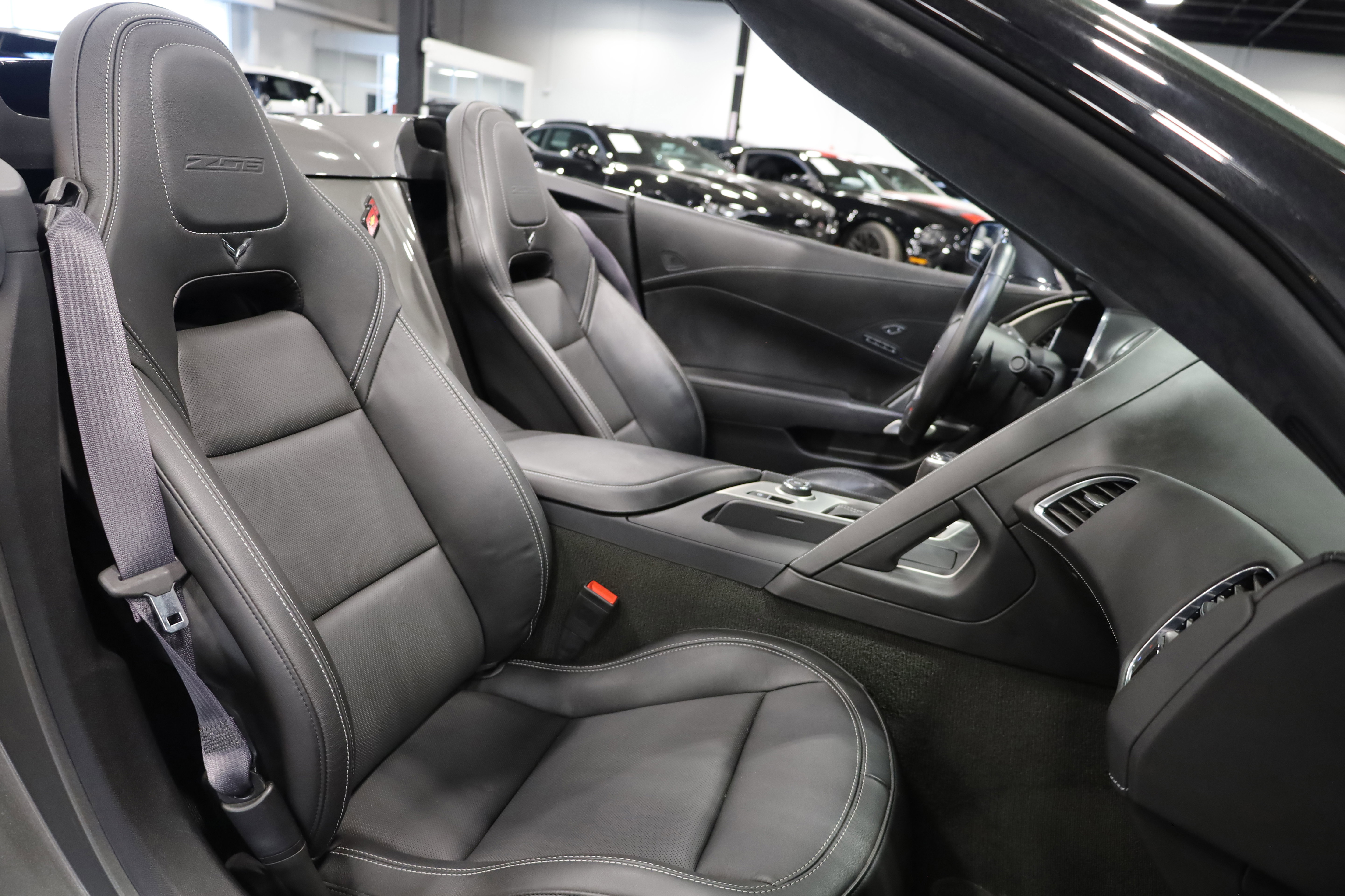 Used 2016 Chevrolet Corvette Z06 w/ 3LZ Preferred Equipment Group image 38