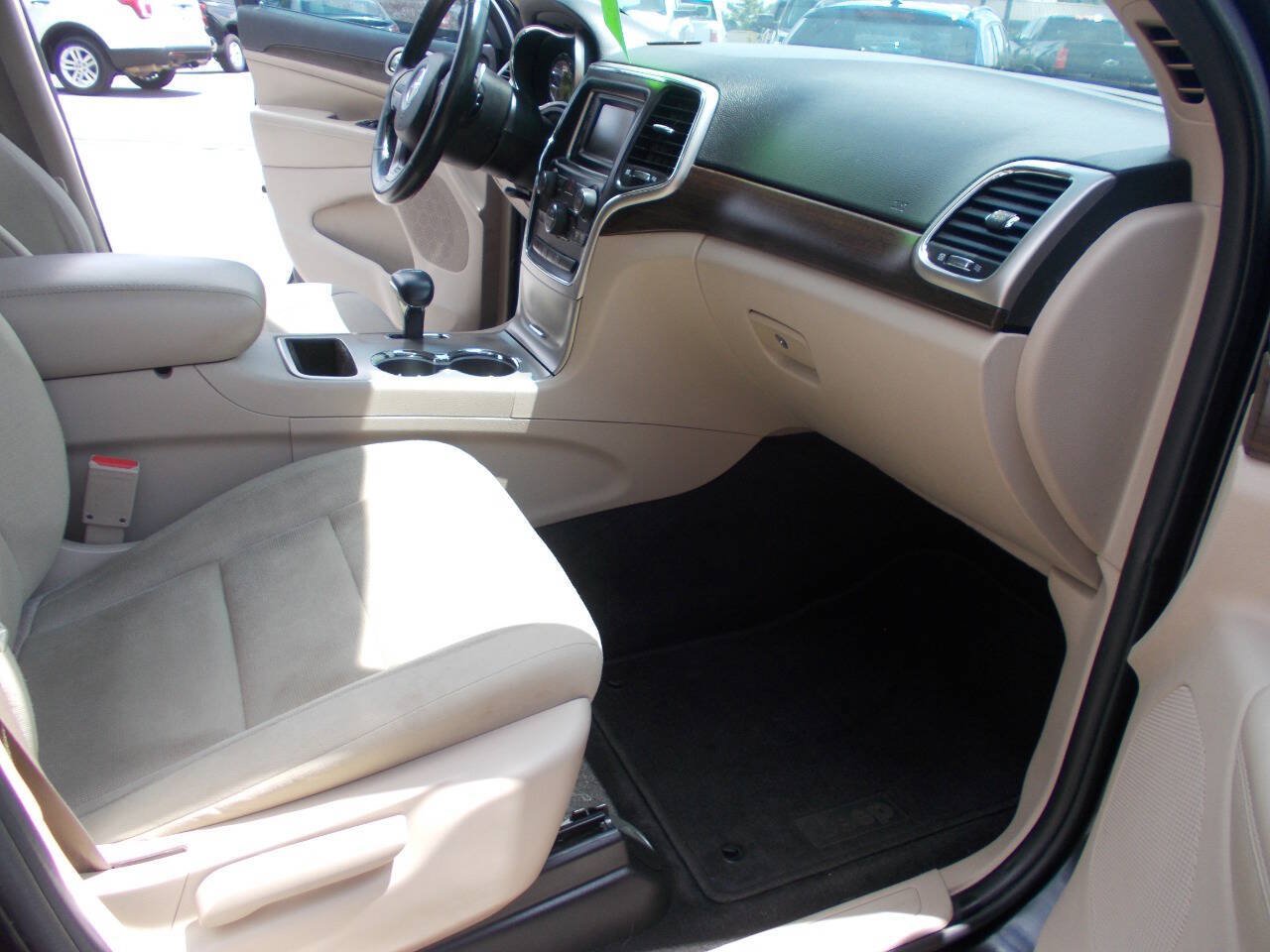 Used 2015 Jeep Grand Cherokee Laredo RWD image 9