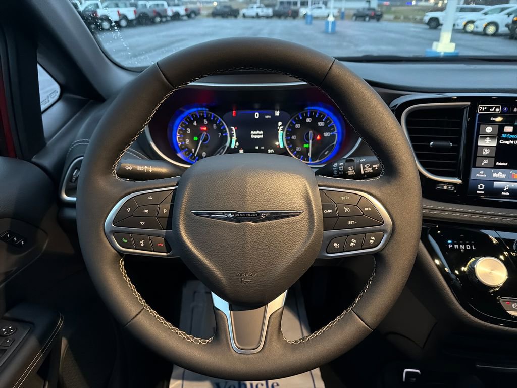 New 2026 Chrysler Pacifica Select image 14