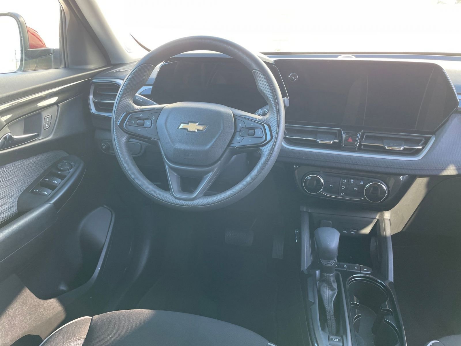 Used 2025 Chevrolet TrailBlazer LT image 32