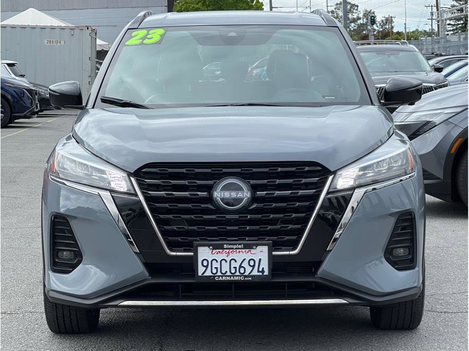 Used 2023 Nissan Kicks SR w/ SR Premium Package FWD image 2