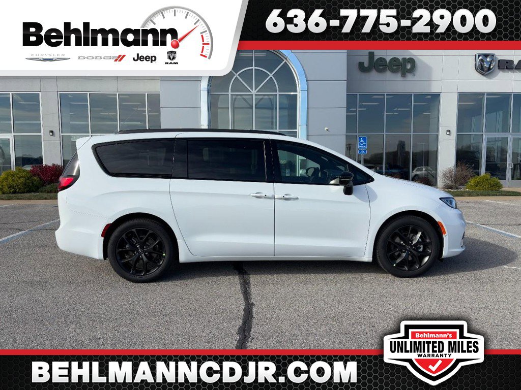 New 2026 Chrysler Pacifica Limited w/ S Appearance Package image 1