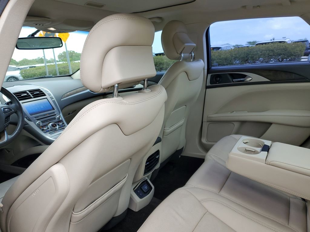 Used 2017 Lincoln MKZ Reserve FWD image 11