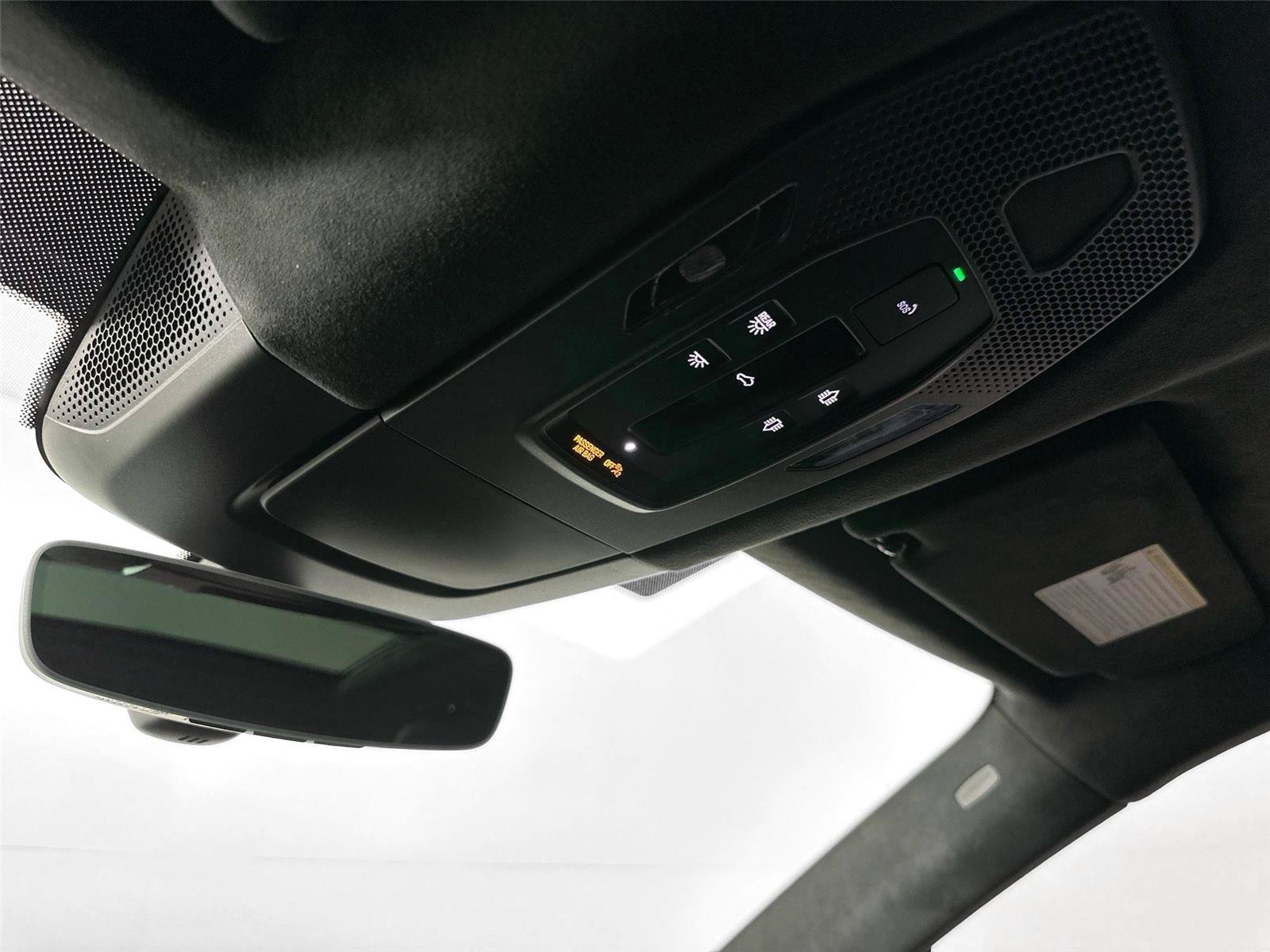 Certified 2025 Porsche Macan Turbo Electric AWD/4WD image 25