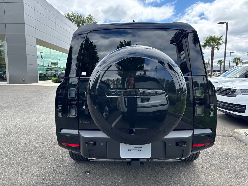 New 2026 Land Rover Defender 130 X-Dynamic SE AWD/4WD image 6