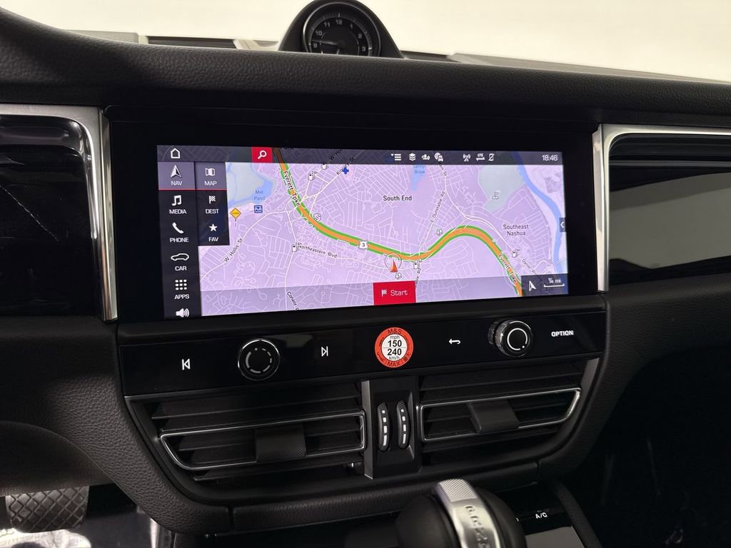 Certified 2025 Porsche Macan image 27