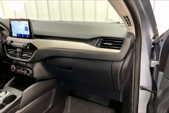 Used 2022 Ford Escape SE w/ Cold Weather Package AWD/4WD image 17