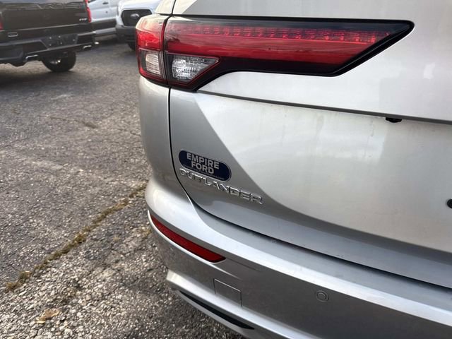 Used 2024 Mitsubishi Outlander SE image 5