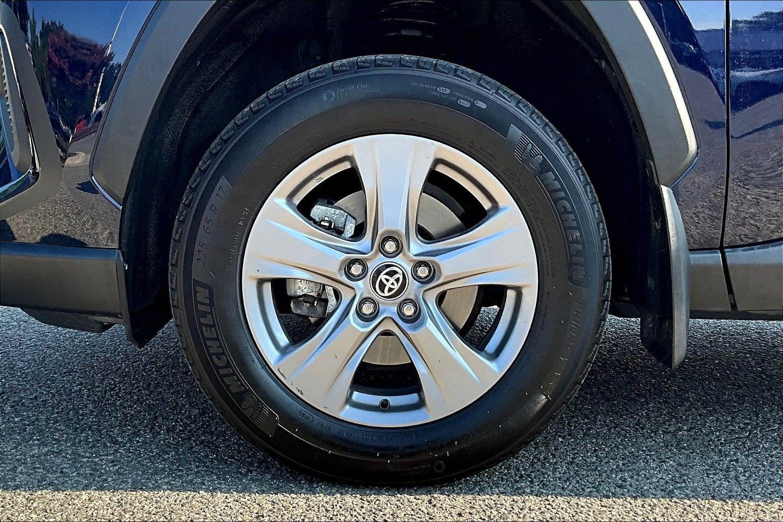 Used 2024 Toyota RAV4 XLE AWD/4WD image 8
