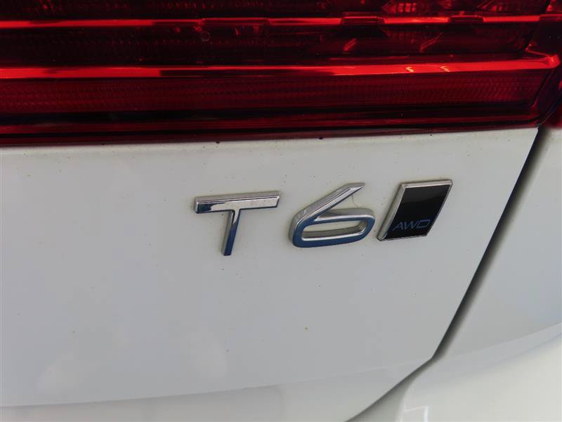 Used 2020 Volvo XC60 T6 Momentum w/ Protection Package Premier AWD/4WD image 15