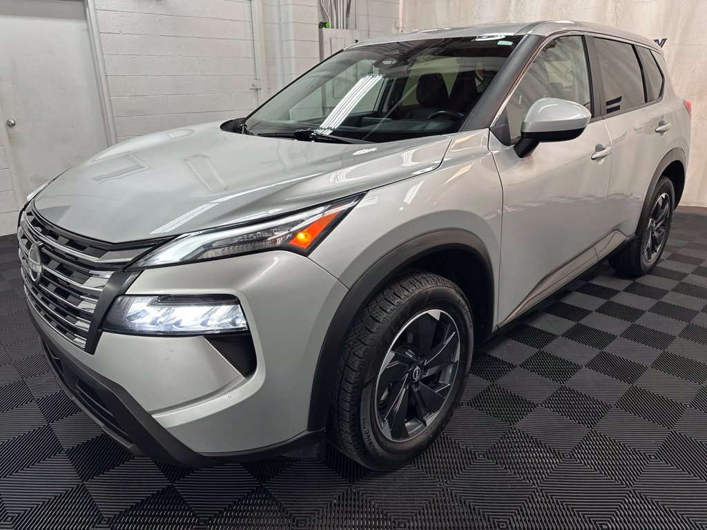 Used 2025 Nissan Rogue SV AWD/4WD image 4