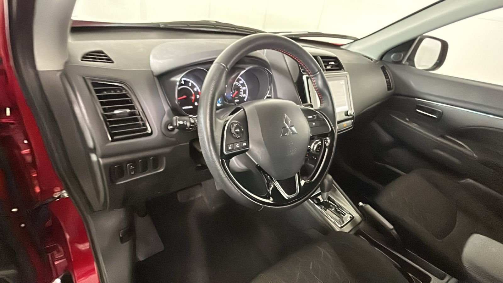 Used 2025 Mitsubishi Outlander Sport LE AWD/4WD image 15