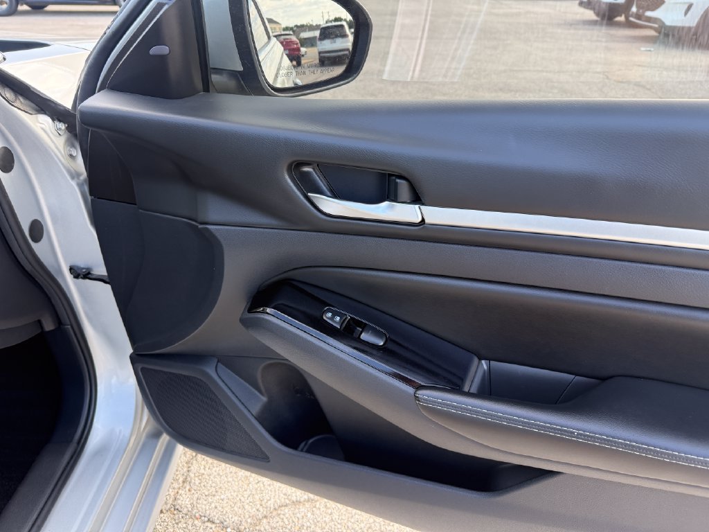 Used 2023 Nissan Altima 2.5 SV FWD image 13