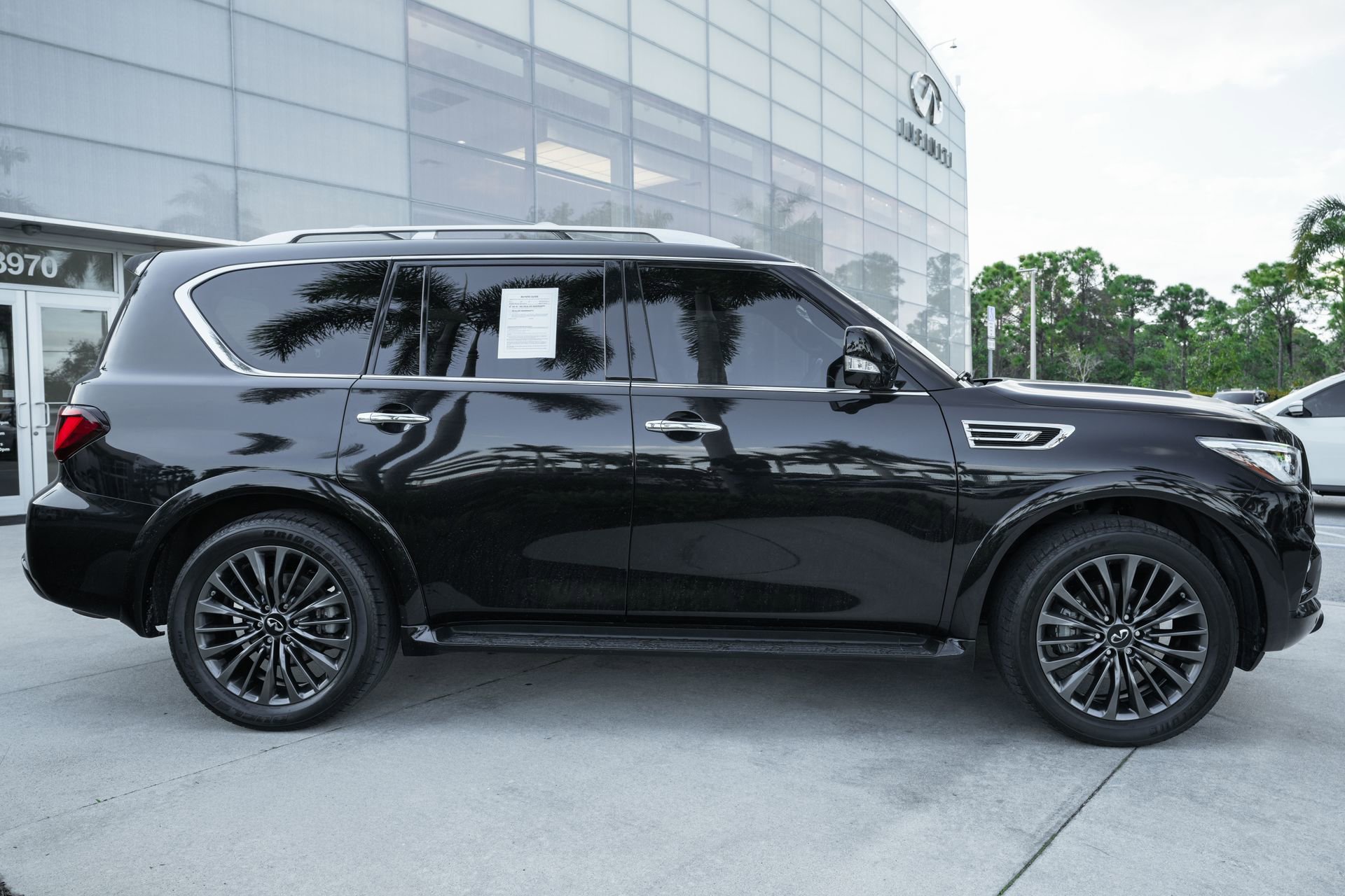 Used 2024 INFINITI QX80 Sensory image 26