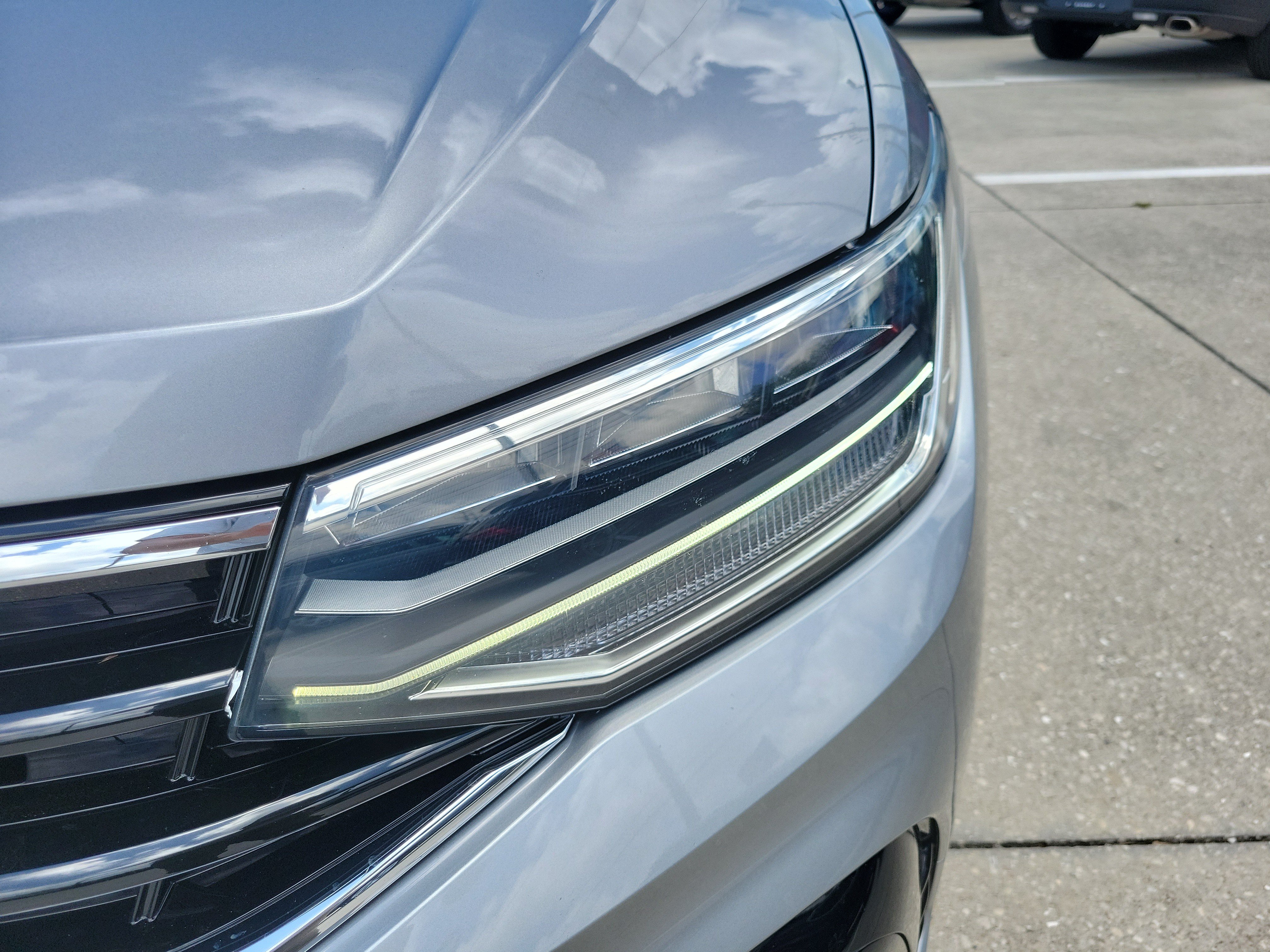 Certified 2023 Volkswagen Tiguan SE R-Line FWD image 9
