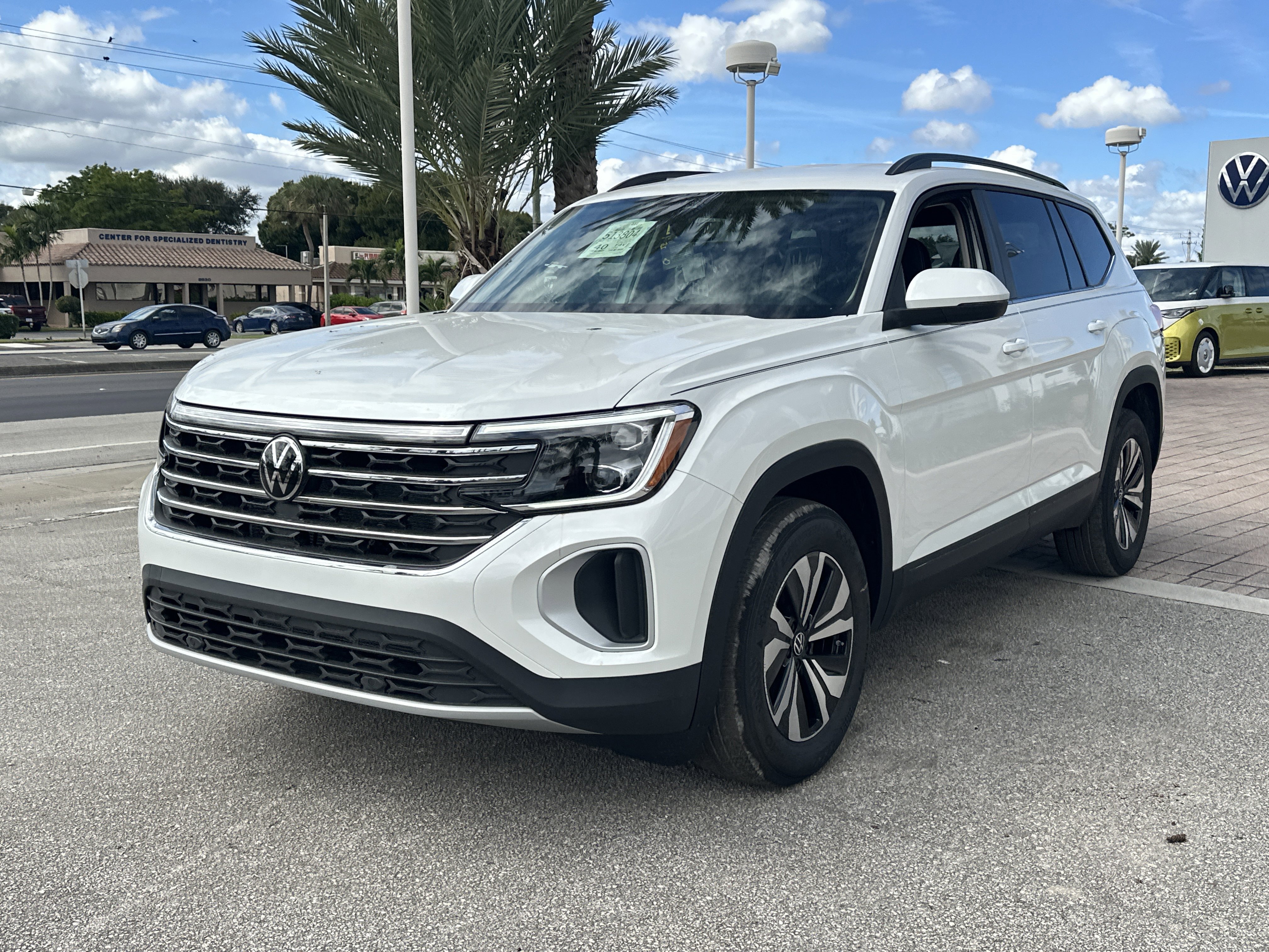 New 2026 Volkswagen Atlas SE image 2