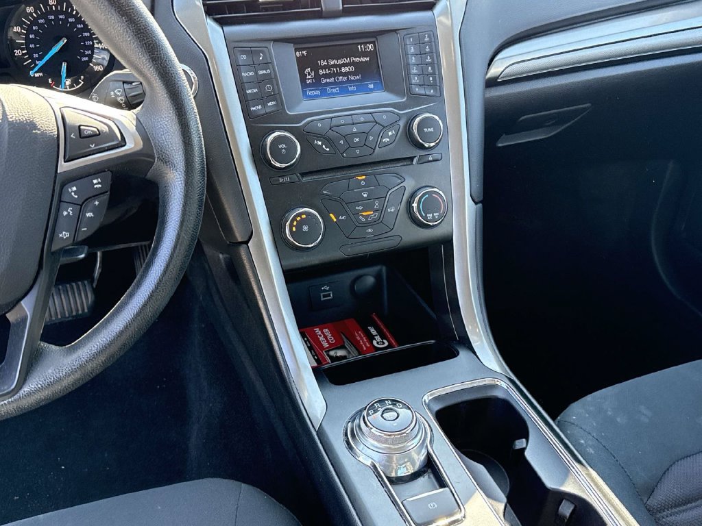 Used 2017 Ford Fusion SE FWD image 9