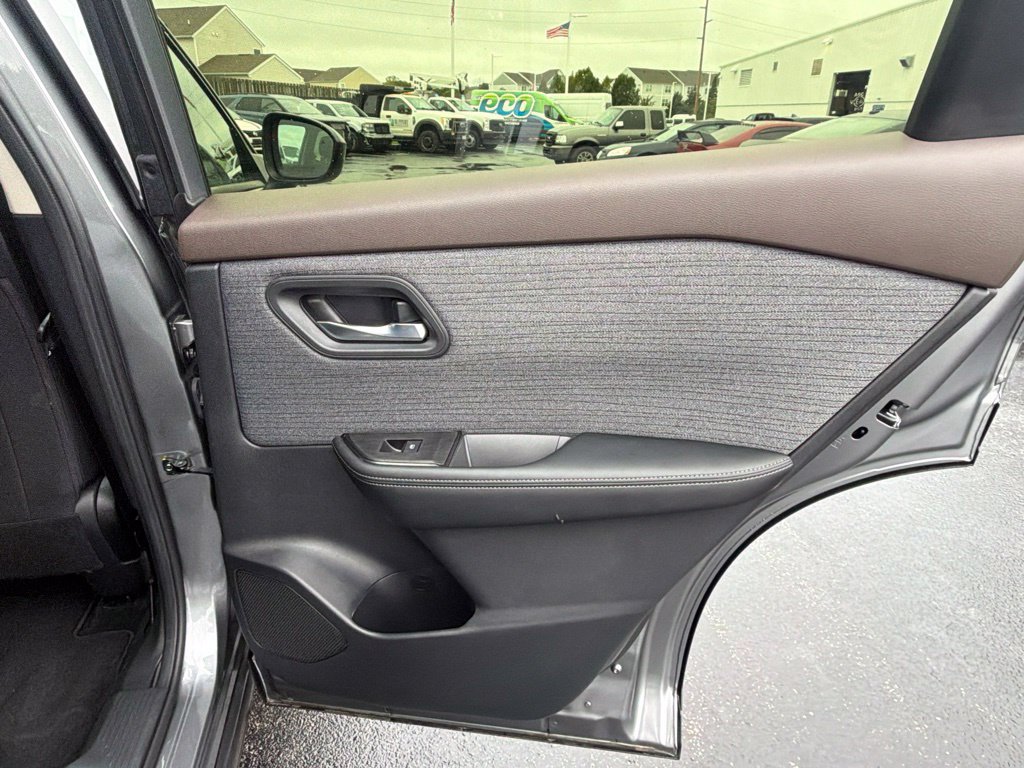 Used 2023 Nissan Rogue SV AWD/4WD image 51