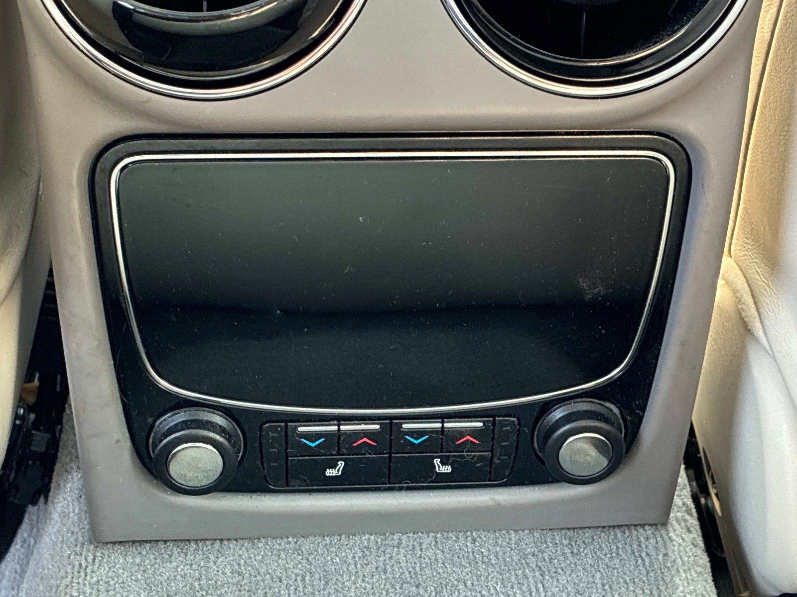 Used 2013 Jaguar XJ RWD image 17
