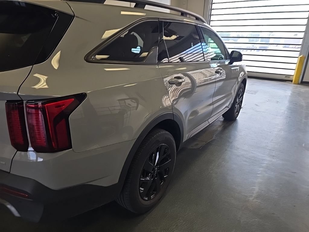 Used 2023 Kia Sorento S w/ Panoramic Sunroof Package AWD/4WD image 3