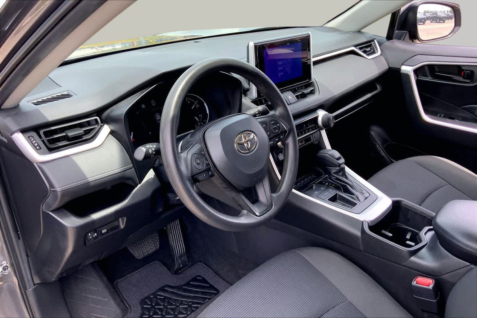 Used 2023 Toyota RAV4 LE FWD image 17