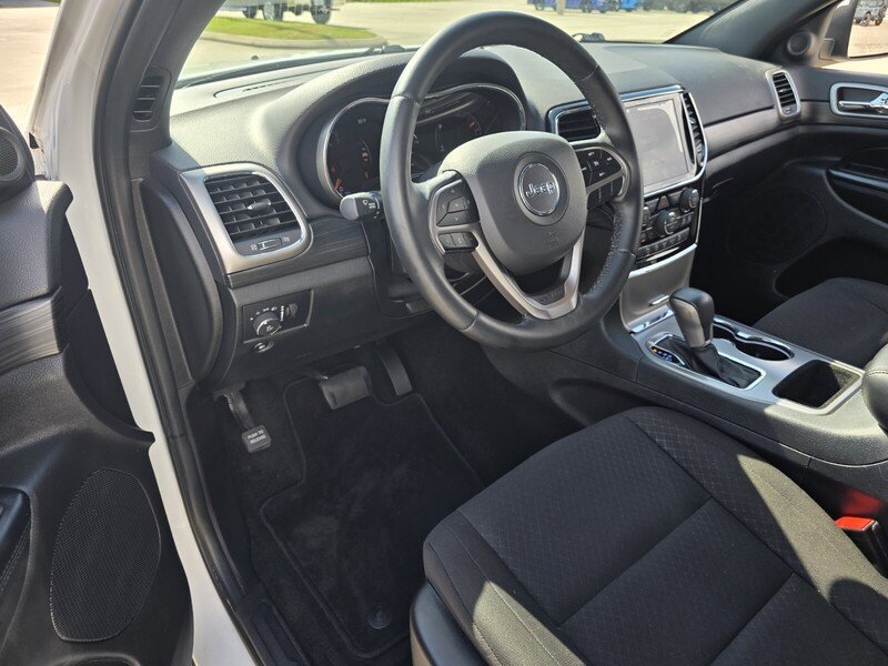 Certified 2022 Jeep Grand Cherokee Laredo E RWD image 11