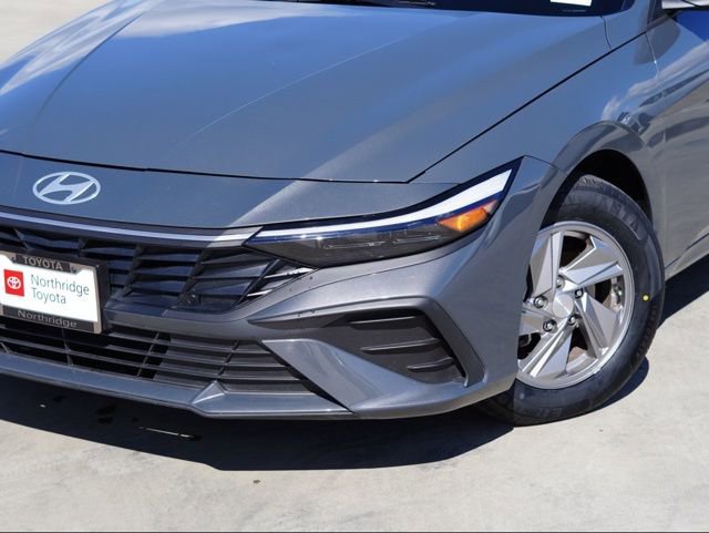 Used 2025 Hyundai Elantra SE image 5