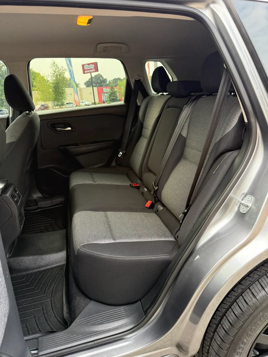 Used 2021 Nissan Rogue SV AWD/4WD image 12