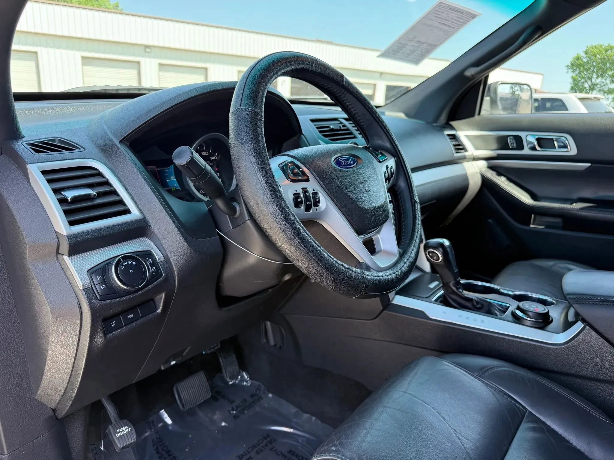 Used 2015 Ford Explorer XLT w/ Equipment Group 202A image 17