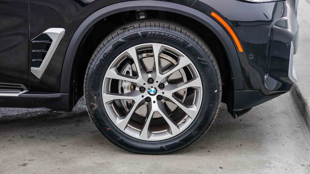 Used 2024 BMW X5 xDrive40i w/ Premium Package image 11