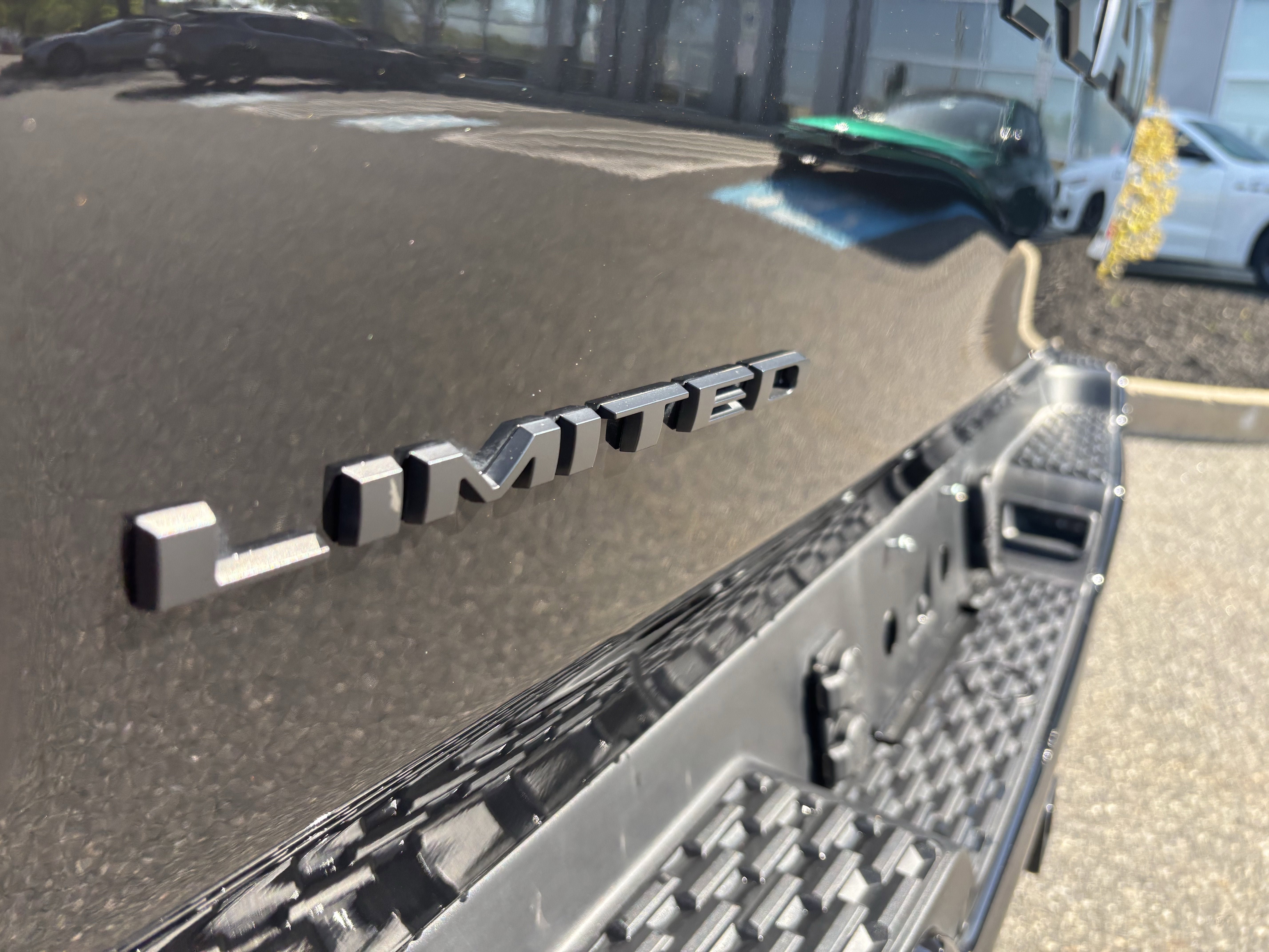 Used 2025 RAM 1500 Limited AWD/4WD image 15