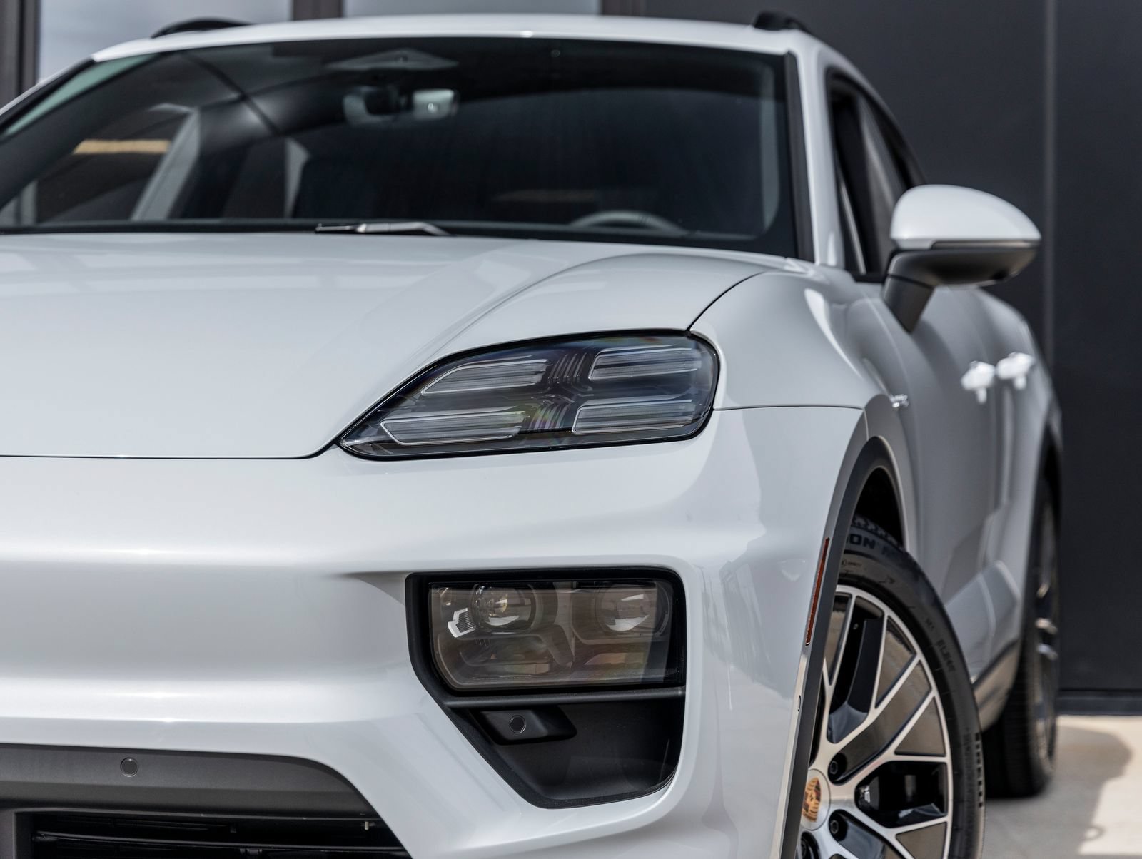 Certified 2026 Porsche Macan 4 Electric AWD/4WD image 17