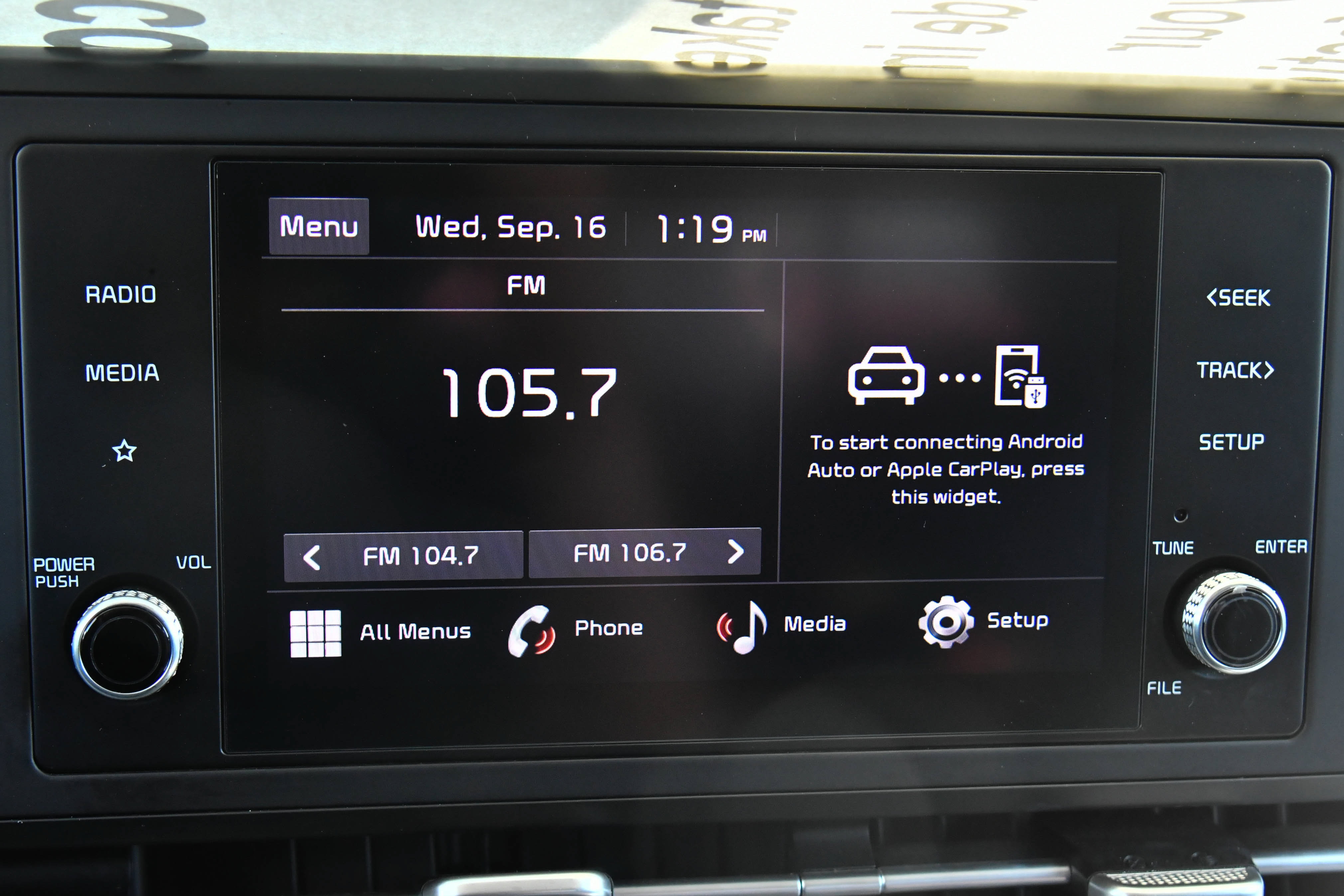 Used 2023 Kia Carnival LX FWD image 23
