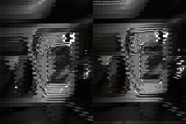 Used 2022 Volkswagen Tiguan SE image 21