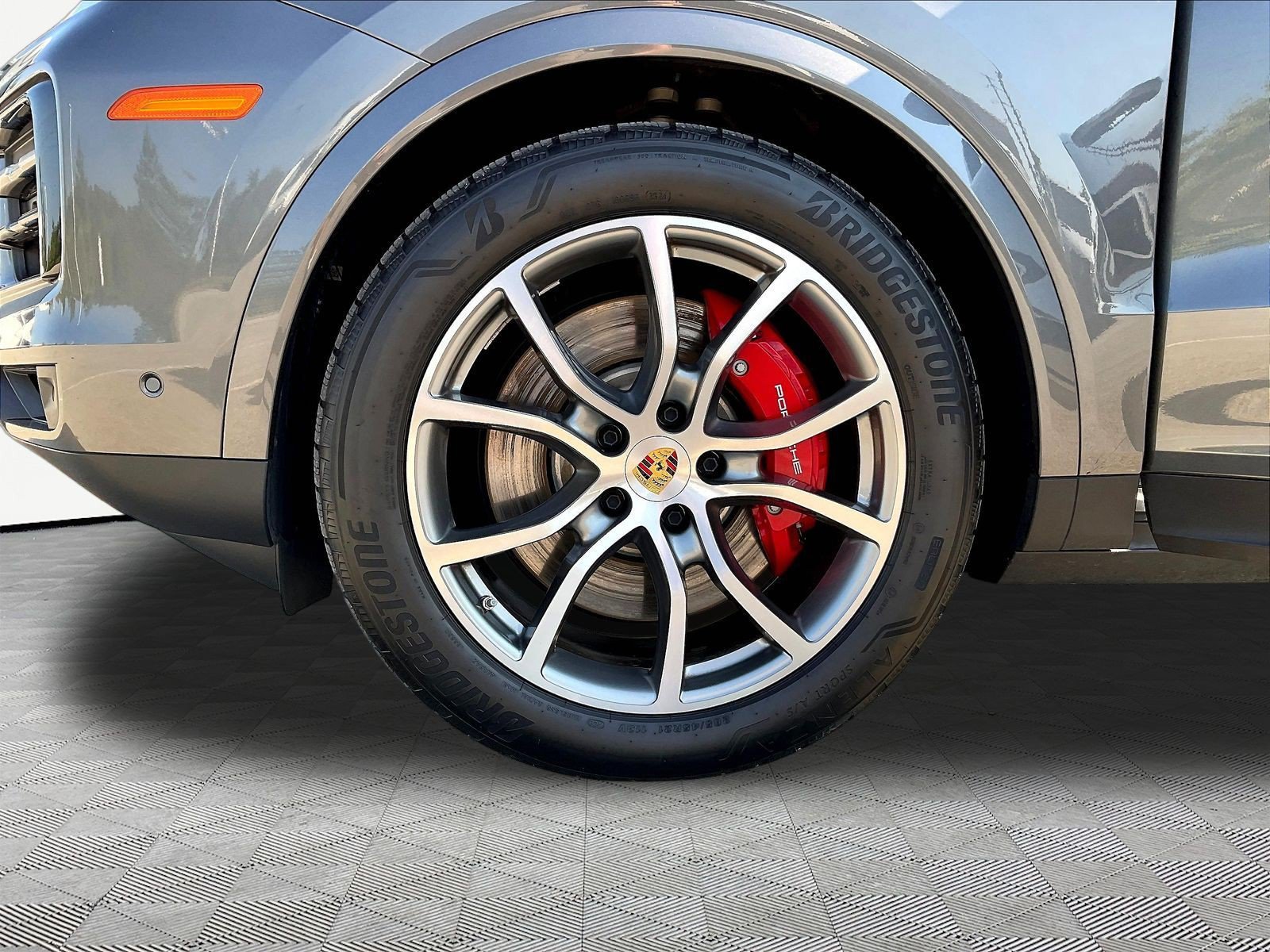 Used 2024 Porsche Cayenne S AWD/4WD image 34