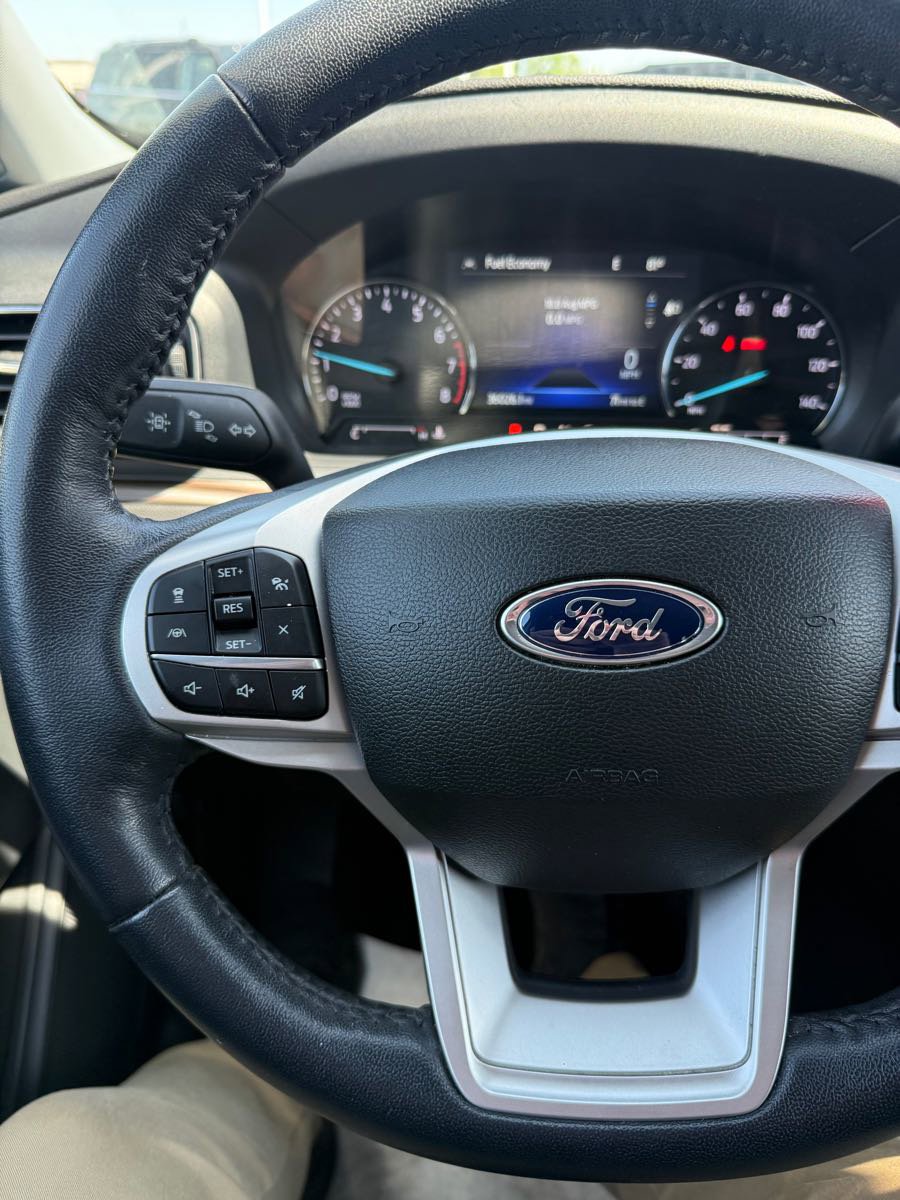 Used 2022 Ford Explorer Limited w/ Equipment Group 301A AWD/4WD image 16