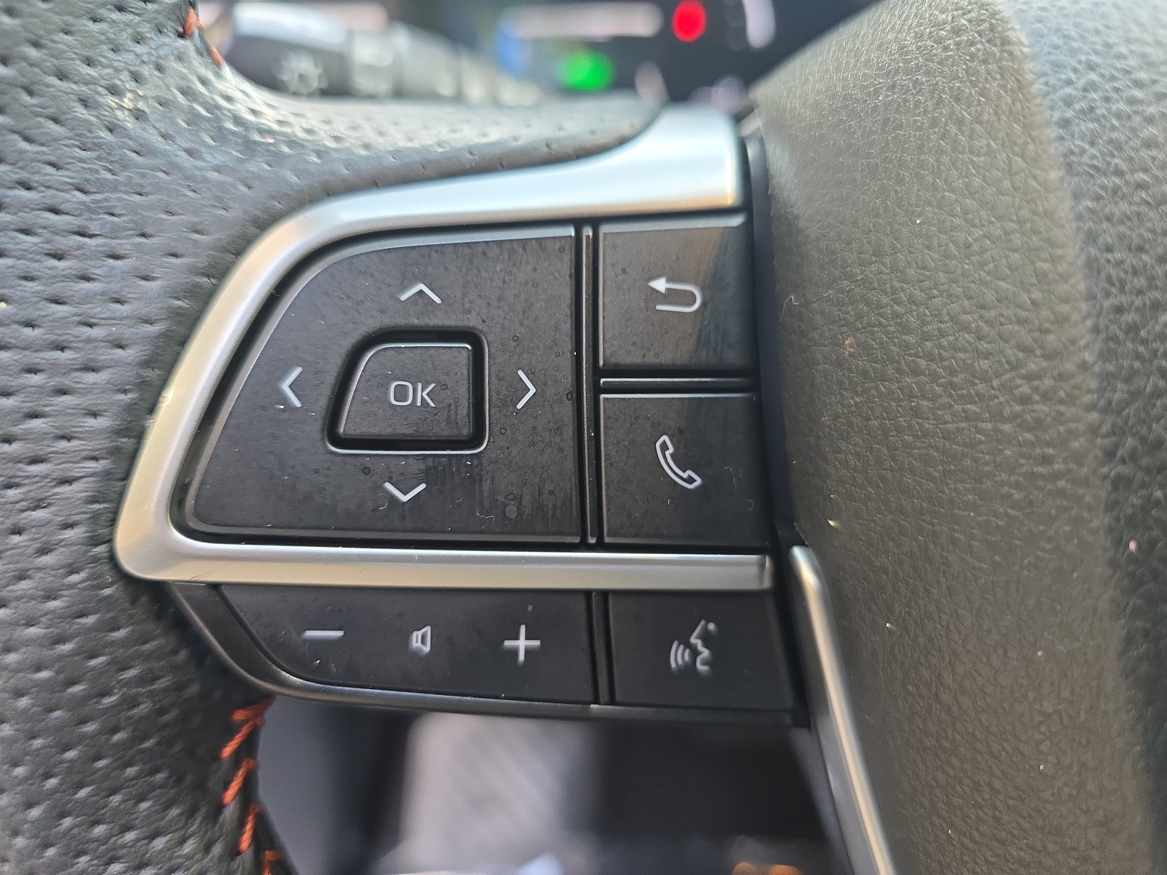 Used 2024 Toyota Sienna XSE FWD image 18