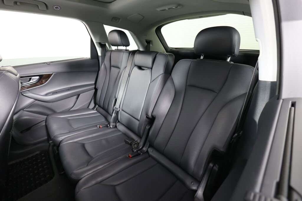 Used 2018 Audi Q7 3.0T Prestige w/ Prestige Package image 16