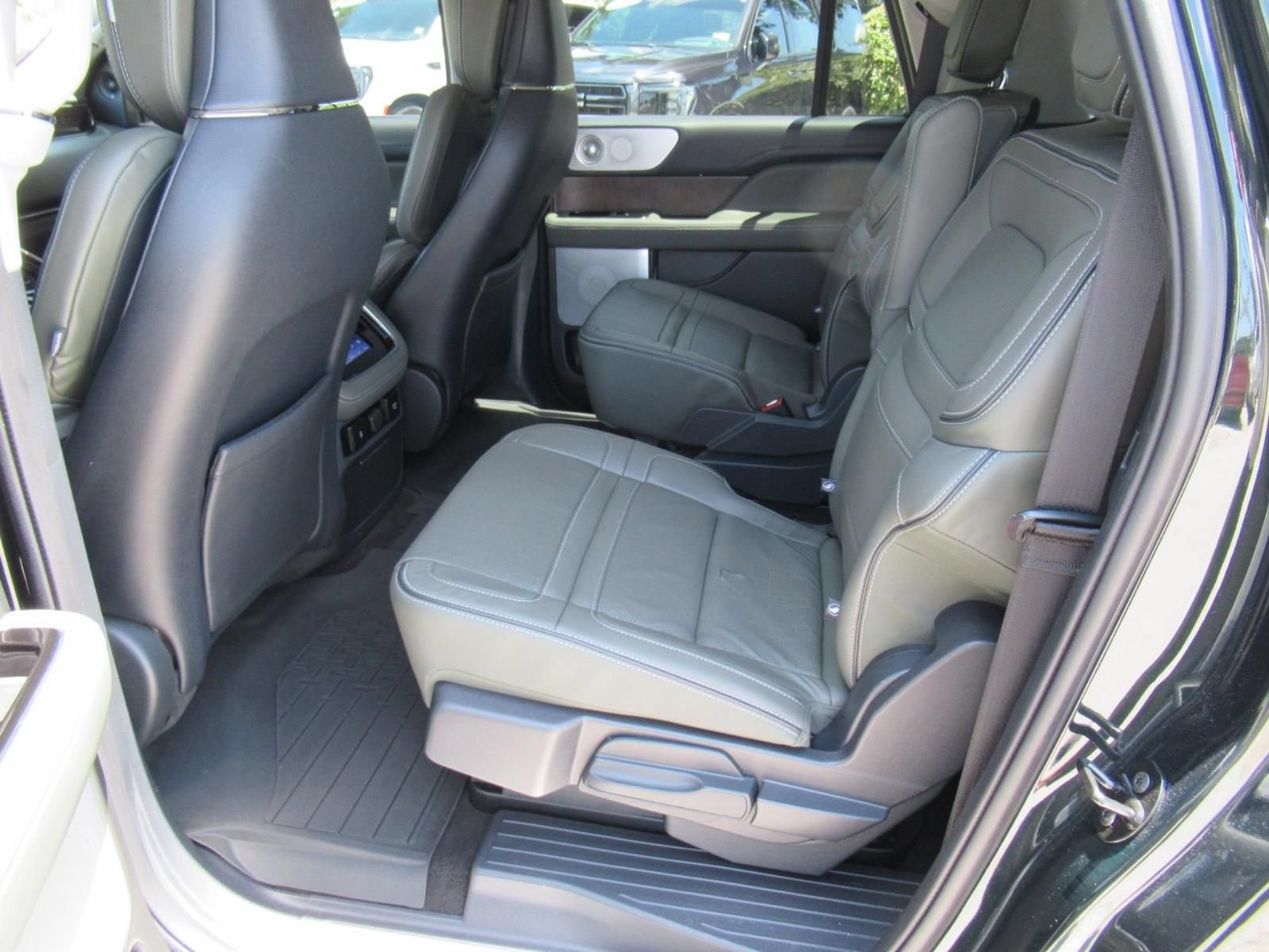 Used 2023 Lincoln Navigator L Black Label AWD/4WD image 34