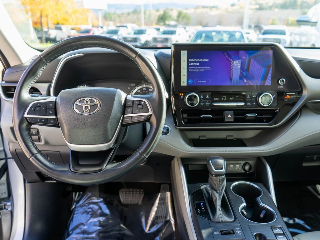 Used 2023 Toyota Highlander L image 16