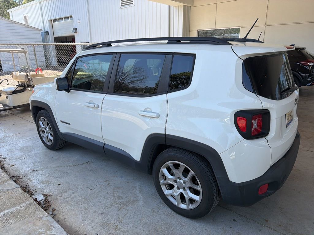 Used 2015 Jeep Renegade Latitude FWD image 2