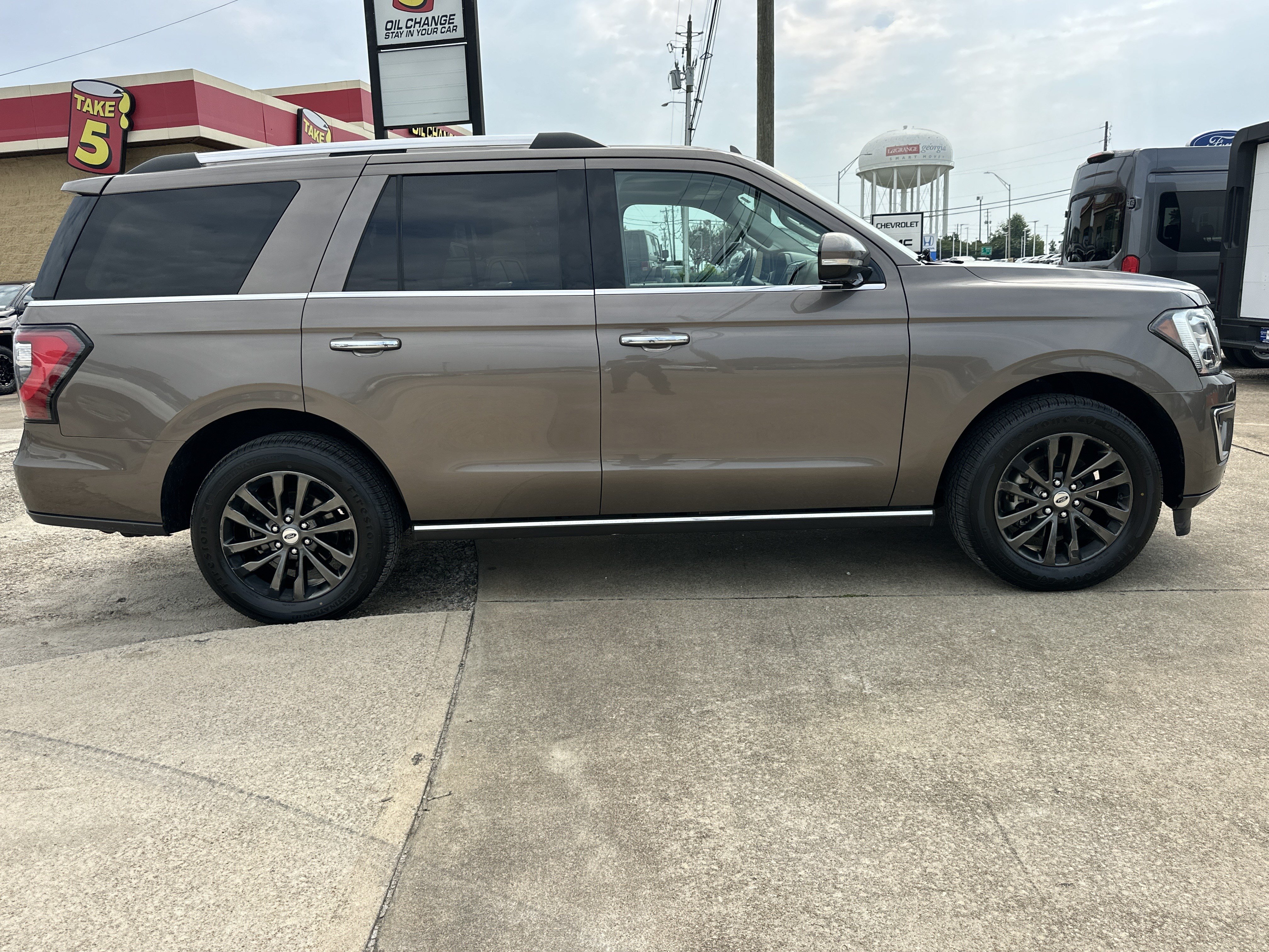 Used 2019 Ford Expedition Limited w/ Equipment Group 301A RWD image 4