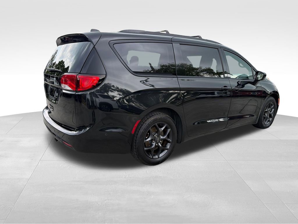 Used 2020 Chrysler Pacifica Touring-L Plus w/ Advanced Safetytec Group FWD image 7