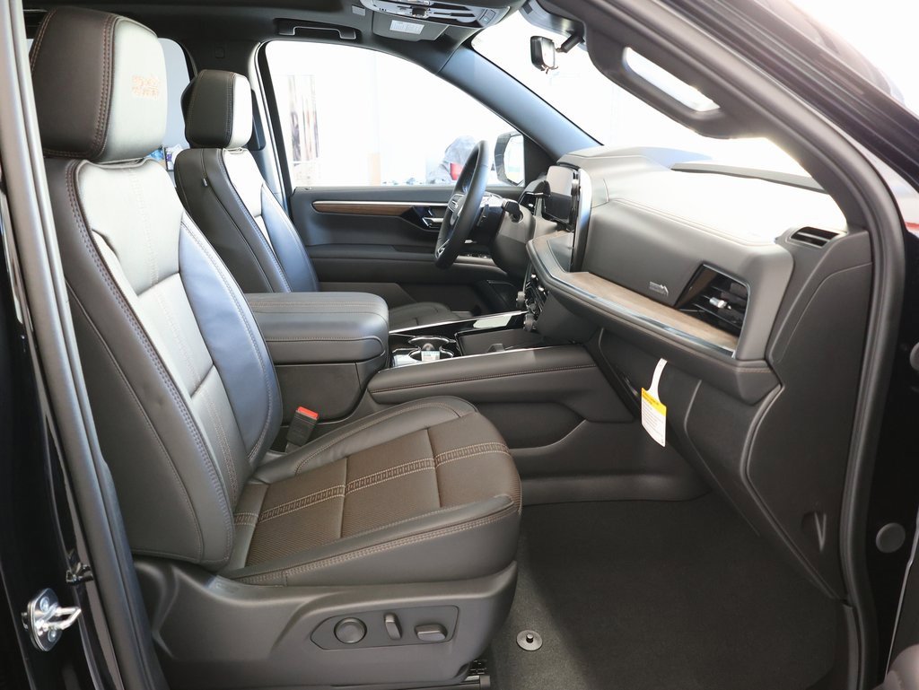 New 2025 Chevrolet Suburban High Country image 42