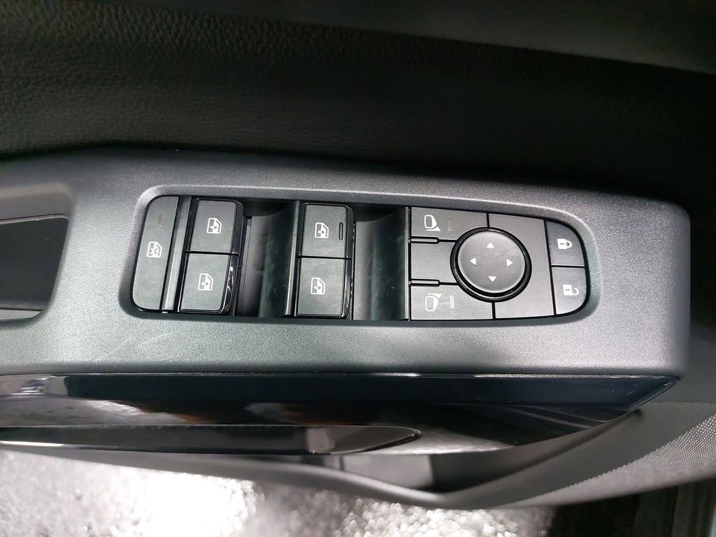 Used 2025 Nissan Pathfinder SV image 30