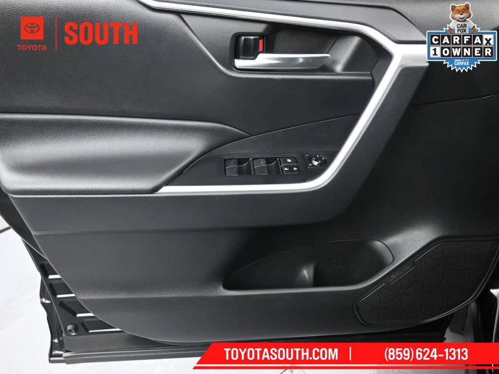Used 2021 Toyota RAV4 XLE w/ Convenience Package image 21