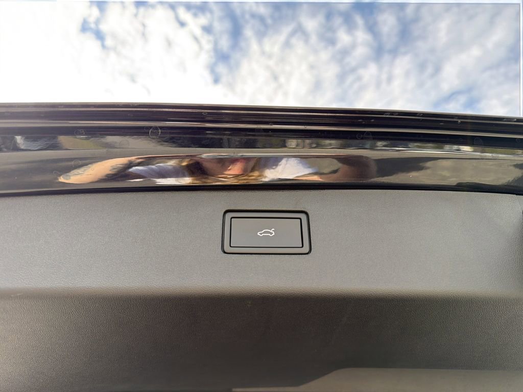 New 2026 Volkswagen Tiguan SE R-Line image 16