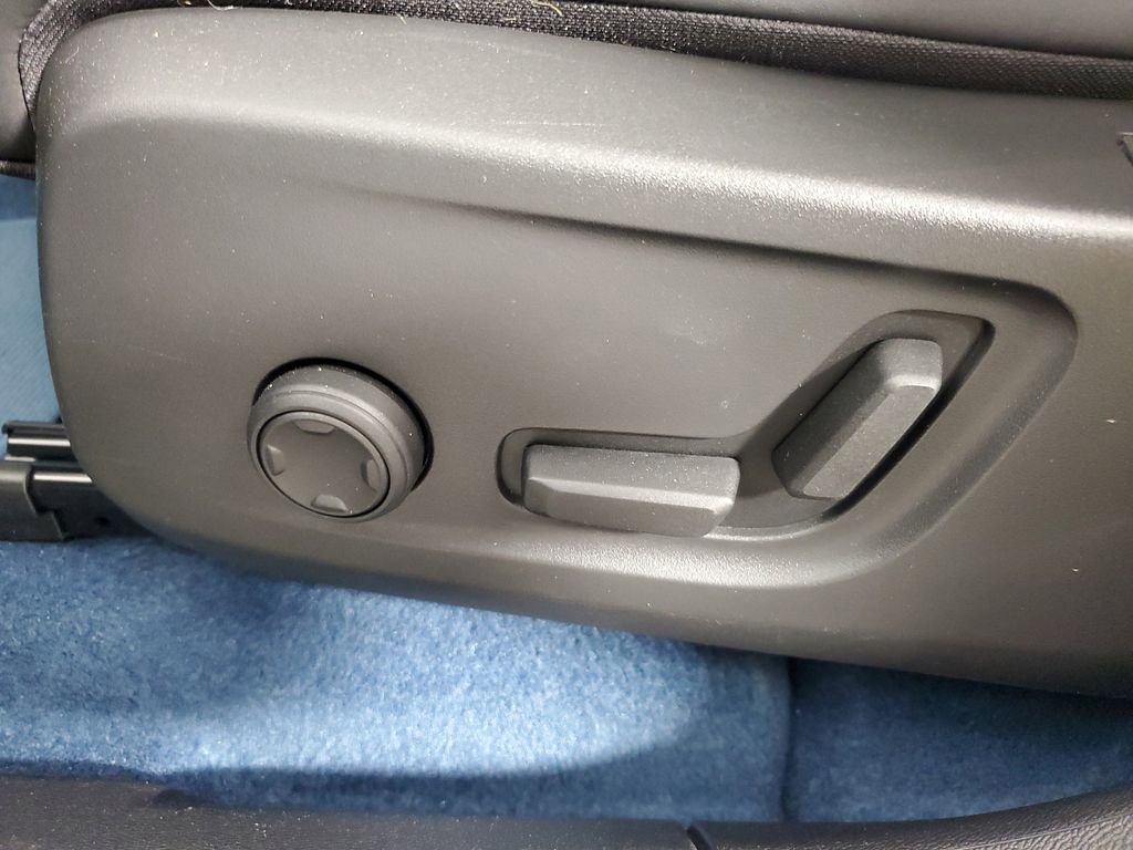 Certified 2023 Volvo XC40 Recharge Ultimate image 23