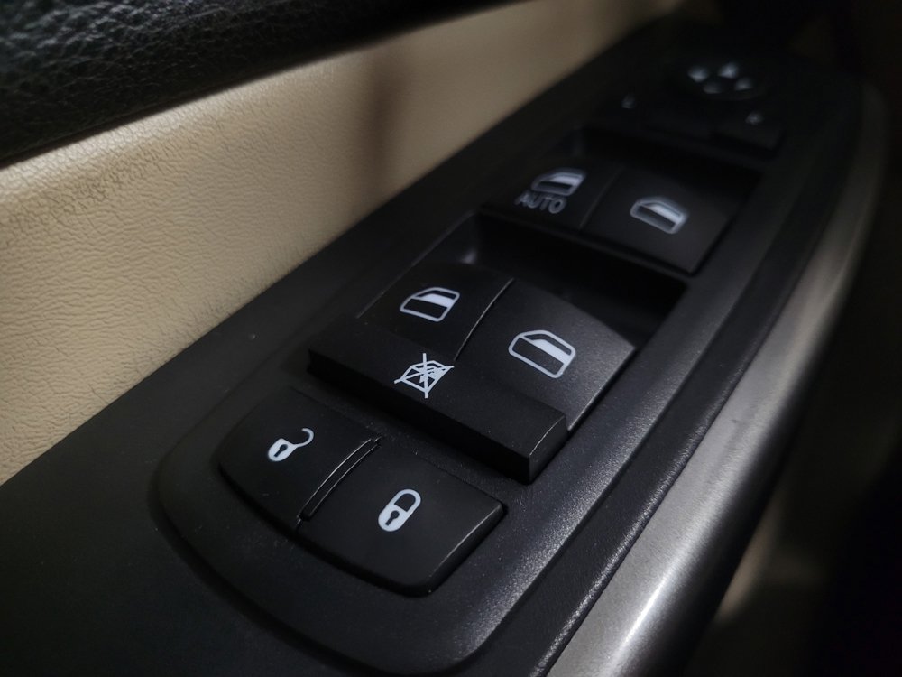 Used 2020 Jeep Cherokee Latitude FWD image 27