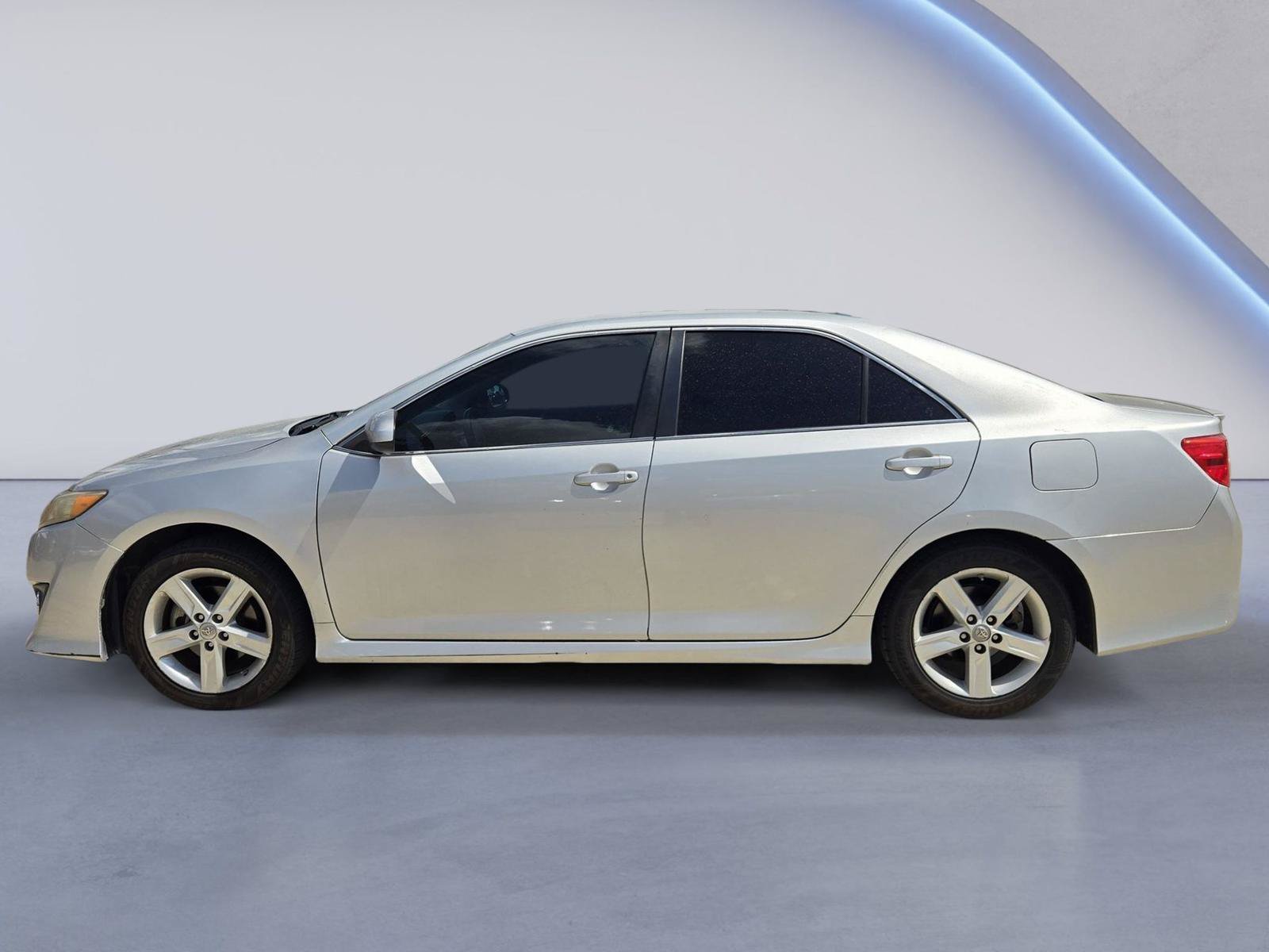Used 2014 Toyota Camry SE FWD image 5